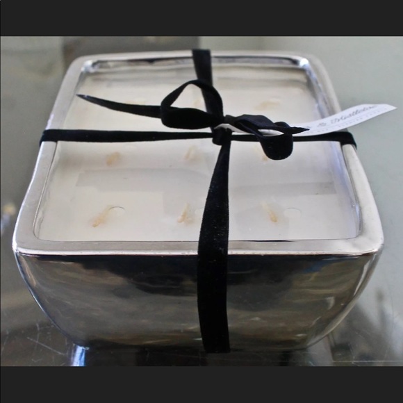 DW HOME JUNIPER & MISTLETOES CANDLE RICHLY SCENT - Picture 3 of 4